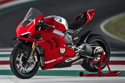 2019-Ducati-Panigale-V4-R-0-Hero.jpg