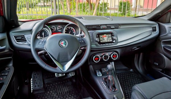     Seat Leon, Alfa Romeo Giulietta  Citroen DS4