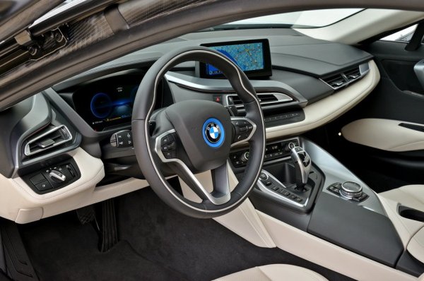    BMW i8    
