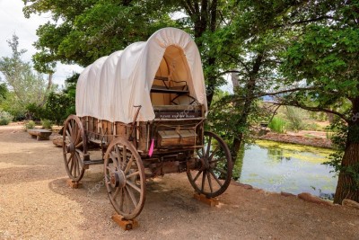 depositphotos_112309164-stock-photo-old-covered-wagon-from-the.jpg