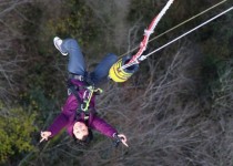 Девушка-колясочница прыгнула с высоты 207 метров