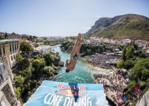 Дебют российского спортсмена в  мировой серии Red Bull Cliff Diving